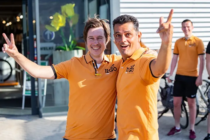 Collega's van 12GO Biking vieren samen feest